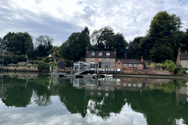 The Jolly Sailor Pub on the River Hamble